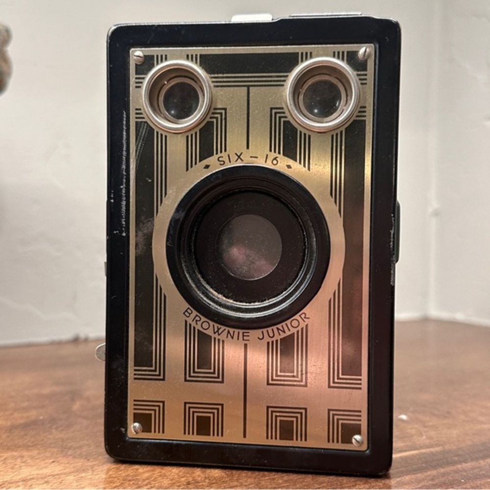 Vintage Brownie Junior Six-16 Camera